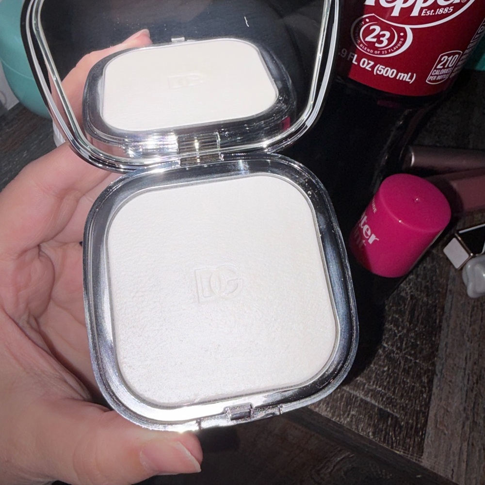Dolce & Gabbana solar glow bare skin blurring powder Compact - Picture 4 of 5